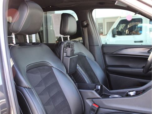 Certified 2024 Jeep Grand Cherokee Altitude image 26