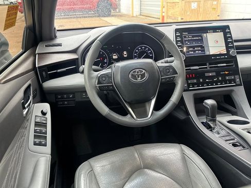 Used 2019 Toyota Avalon Limited image 4