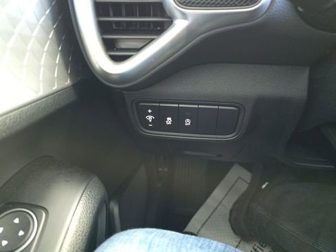 Used 2025 Kia Soul LX image 20