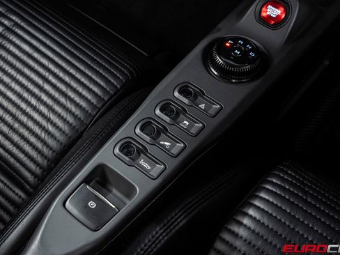Used 2018 Ford GT RWD image 40