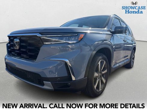 Used 2025 Honda Pilot Touring image 2