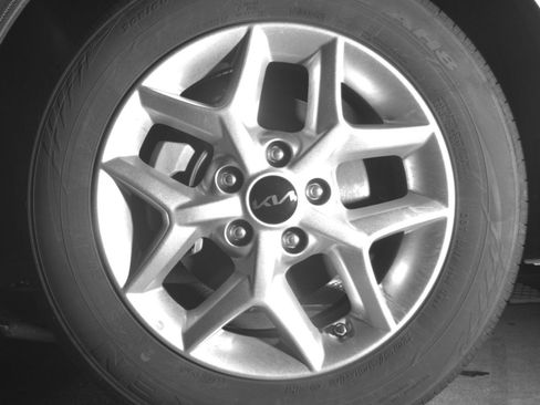 Used 2025 Kia Soul LX w/ LX Technology Package FWD image 15
