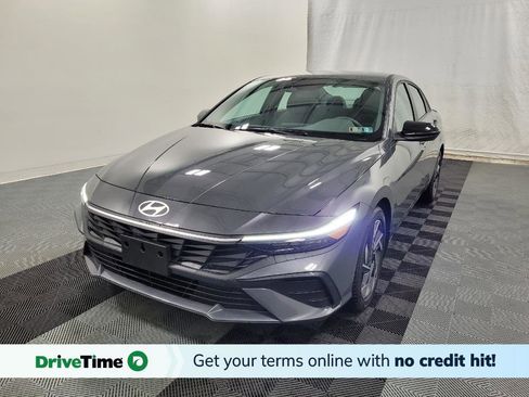 Used 2025 Hyundai Elantra Sport FWD image 1