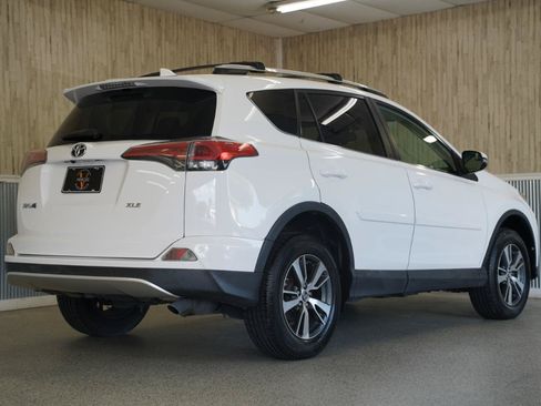 Used 2016 Toyota RAV4 XLE w/ Cargo Management Package FWD image 10