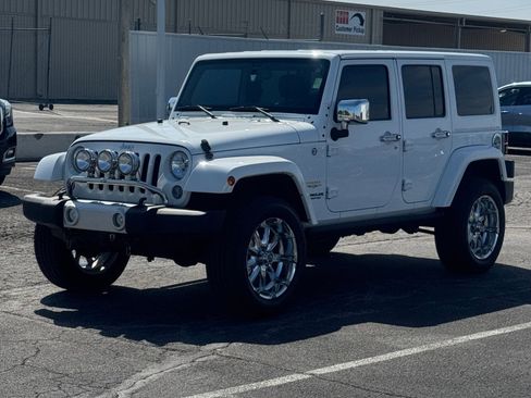 Used 2014 Jeep Wrangler Unlimited Sahara w/ Connectivity Group AWD/4WD image 1