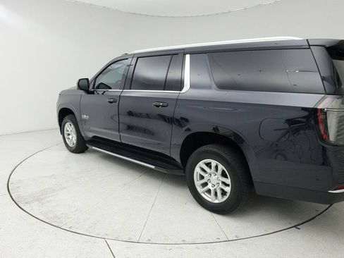 Used 2025 Chevrolet Suburban LT w/ Comfort Package RWD image 5