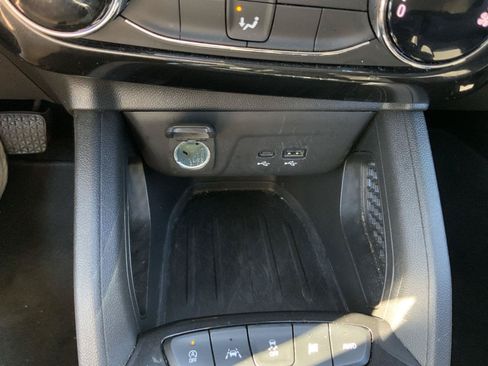 Used 2025 Chevrolet TrailBlazer LT AWD/4WD image 39