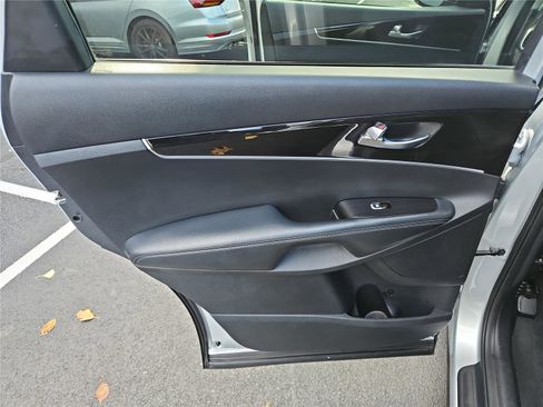 Used 2019 Kia Sorento LX image 25