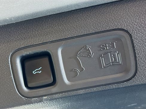 Used 2024 Ford Expedition XLT image 31