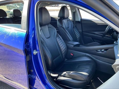 Used 2024 Hyundai Elantra Limited image 9