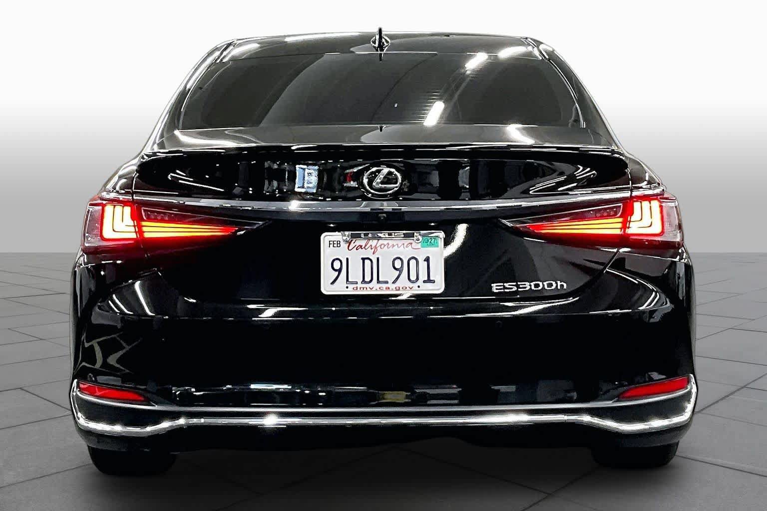 Used 2024 Lexus ES 300h w/ Premium Package FWD image 4