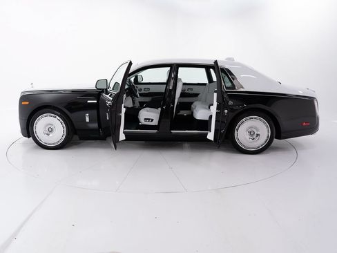 Certified 2026 Rolls-Royce Phantom Sedan RWD image 9