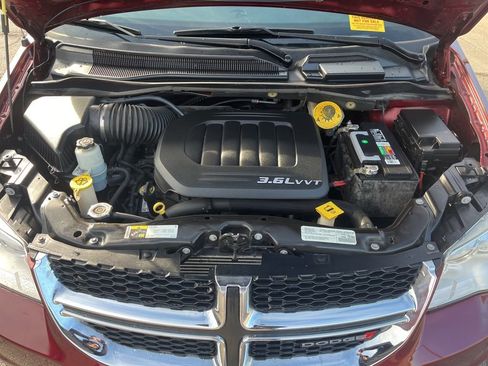 Used 2018 Dodge Grand Caravan SE image 9