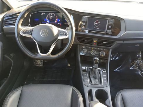 Certified 2023 Volkswagen Jetta SE w/ Panoramic Sunroof Package image 13