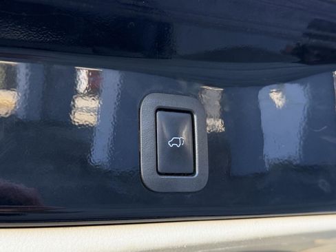 Used 2017 Toyota Highlander Limited FWD image 32