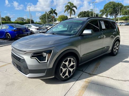 Used 2023 Kia Niro EX FWD image 3