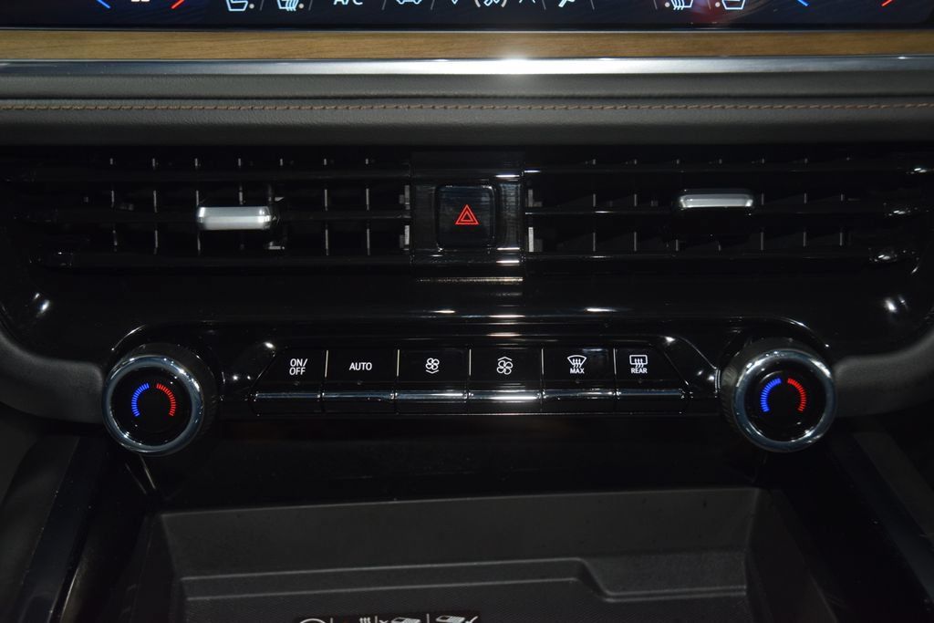 Used 2025 Chevrolet Suburban High Country AWD/4WD image 35