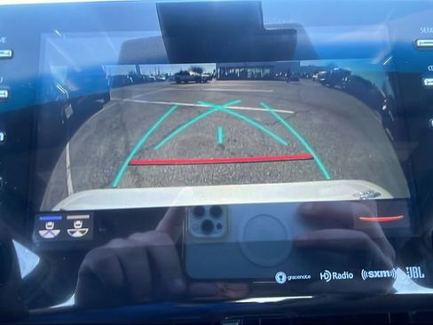 Used 2019 Toyota Avalon Limited image 29