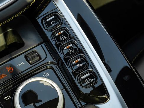 Used 2021 Aston Martin DBX AWD/4WD image 30