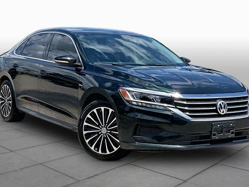 Used 2022 Volkswagen Passat 2.0T FWD image 3