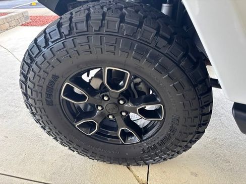 Used 2017 Jeep Wrangler Unlimited Sahara AWD/4WD image 35