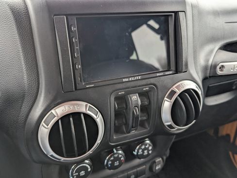 Used 2012 Jeep Wrangler Unlimited Sahara w/ Connectivity Group image 9