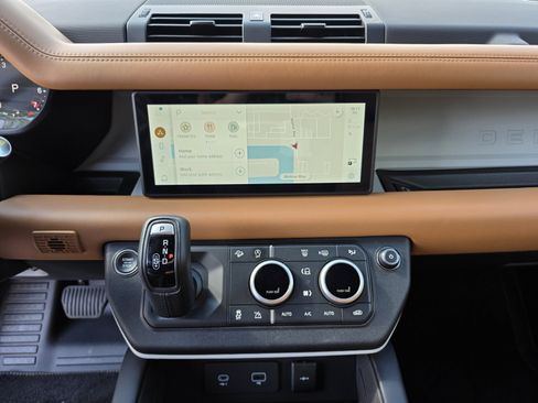 Used 2024 Land Rover Defender 110 S image 22