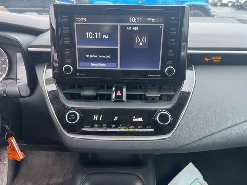 Used 2022 Toyota Corolla LE image 9