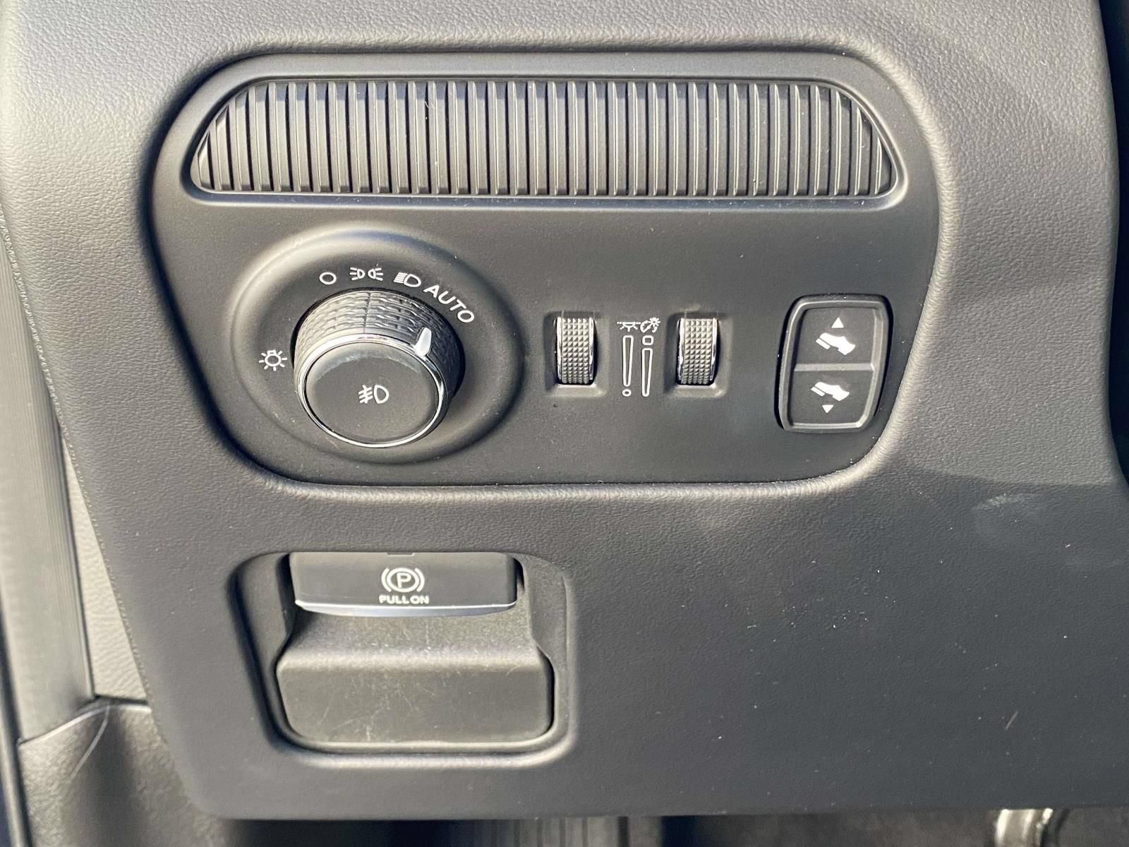 Used 2023 Jeep Grand Wagoneer L Series II AWD/4WD image 19