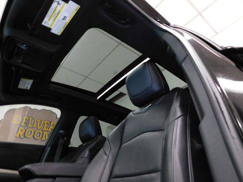 Used 2023 Cadillac XT4 Premium Luxury w/ Technology Package AWD/4WD image 31