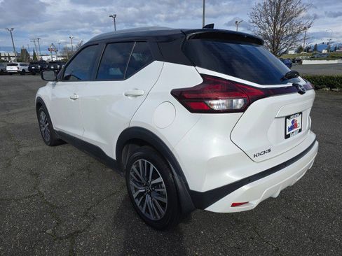Used 2022 Nissan Kicks SV image 5