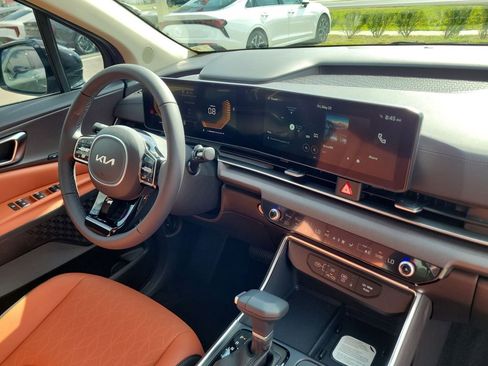 New 2026 Kia Carnival EX FWD image 7