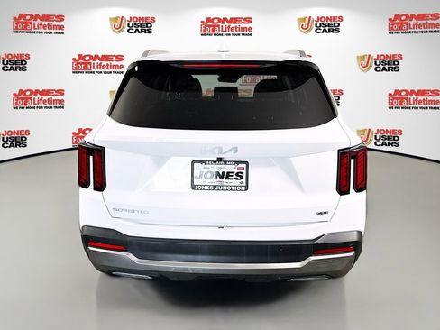 Used 2024 Kia Sorento S AWD/4WD image 16