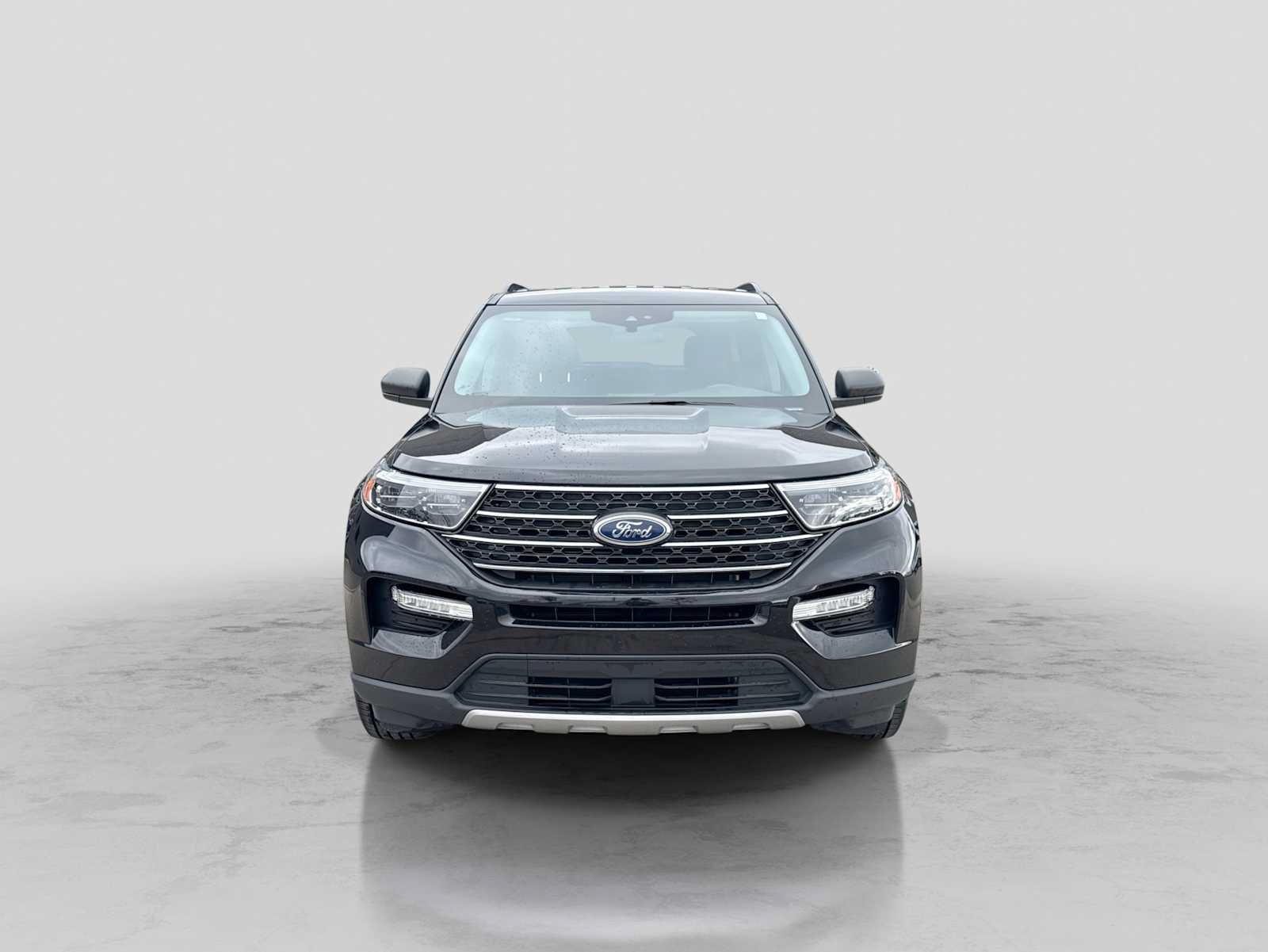Used 2023 Ford Explorer XLT w/ Equipment Group 202A AWD/4WD image 9