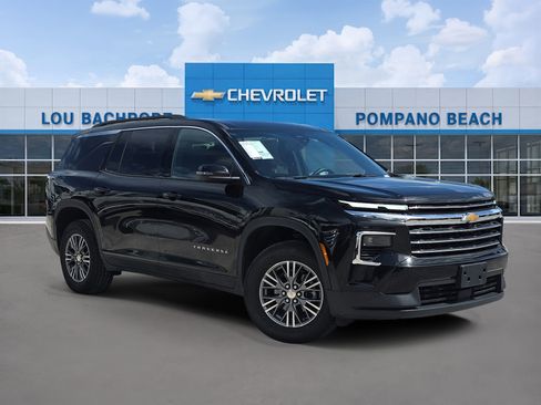 Used 2024 Chevrolet Traverse LT image 1