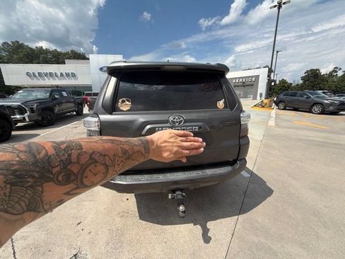 Used 2020 Toyota 4Runner SR5 AWD/4WD image 4