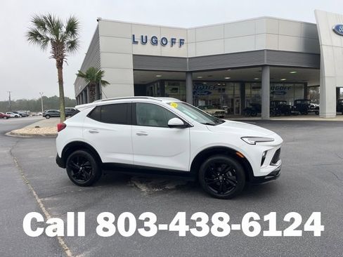 Used 2024 Buick Encore GX Sport Touring image 2