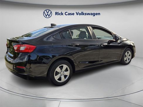 Used 2018 Chevrolet Cruze LS image 7