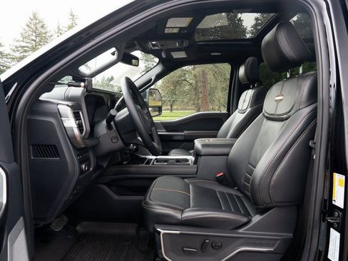 Used 2024 Ford F250 Platinum image 8