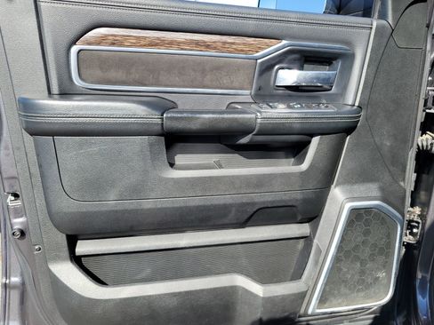 Used 2021 RAM 2500 Laramie w/ Body Color Bumper Group image 7