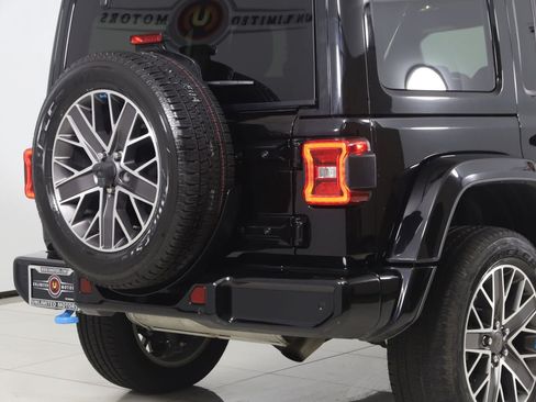 Used 2023 Jeep Wrangler Unlimited Sahara AWD/4WD image 44