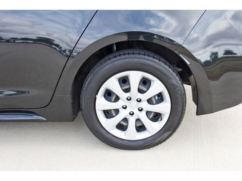 Used 2022 Toyota Corolla LE image 30