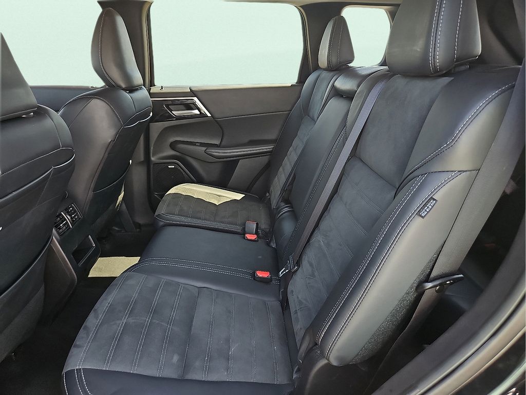 Used 2025 Mitsubishi Outlander SE AWD/4WD image 10