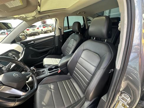 Used 2024 Volkswagen Jetta SE FWD image 33