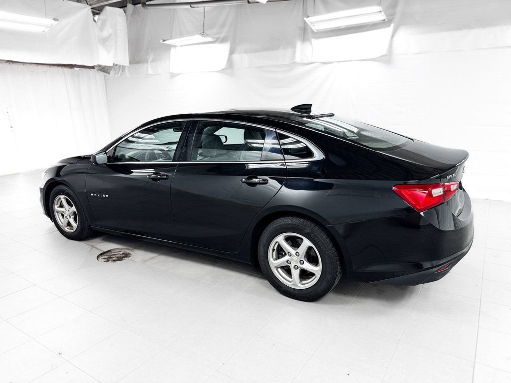 Used 2018 Chevrolet Malibu LS FWD image 3