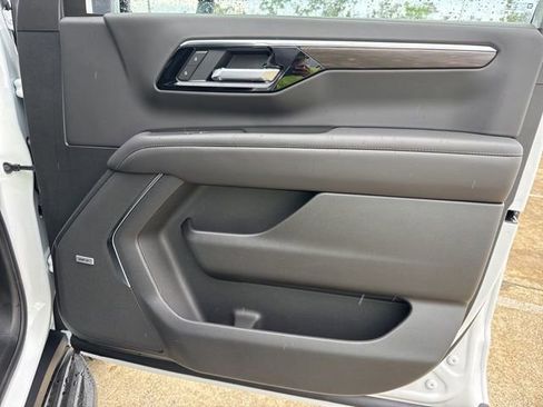 New 2025 Chevrolet Suburban LT w/ Comfort Package image 38