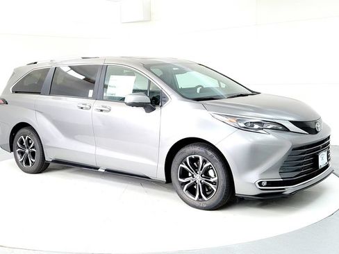 New 2026 Toyota Sienna Platinum AWD/4WD image 7