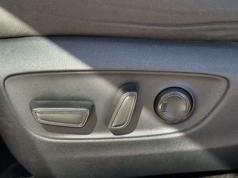 Used 2025 Toyota RAV4 XLE FWD image 27
