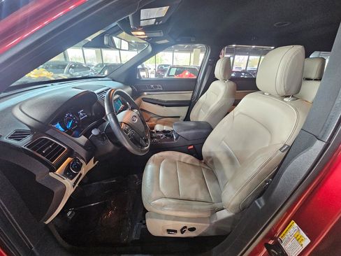 Used 2018 Ford Explorer XLT w/ Equipment Group 202A image 31
