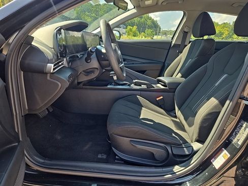 Used 2024 Hyundai Elantra SEL FWD image 15